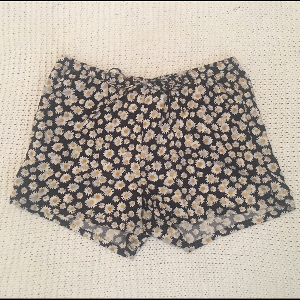 Daisy Print Shorts